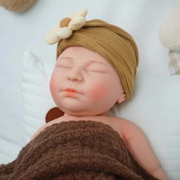Lifelike silicone reborn doll, hand-painted skin with visible veins, suitable for children aged 3+ - Image 2