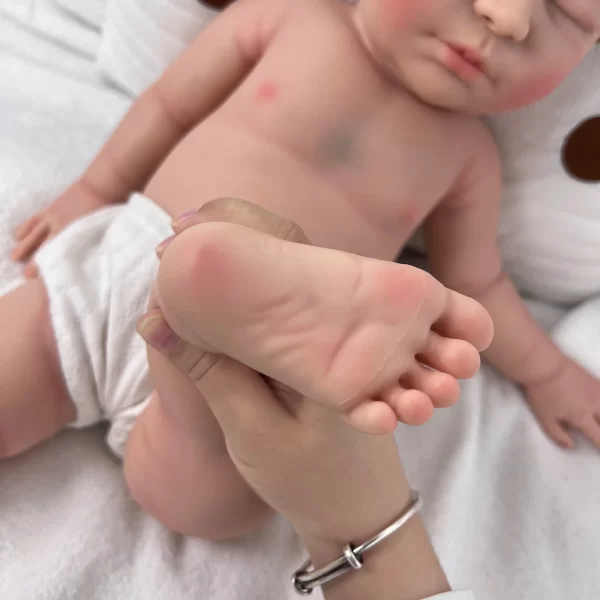 Lifelike silicone reborn doll, hand-painted skin with visible veins, suitable for children aged 3+ - Image 7